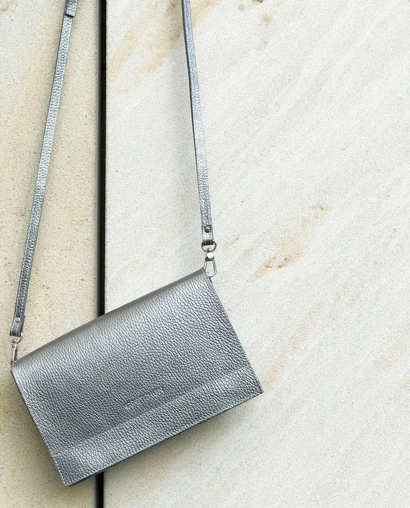 Gretchen Handybag – leather crossbody phone bag