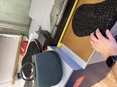 Designer-Handtaschen mit Henkel oder Schulterriemen – Loop Bag aus Leder