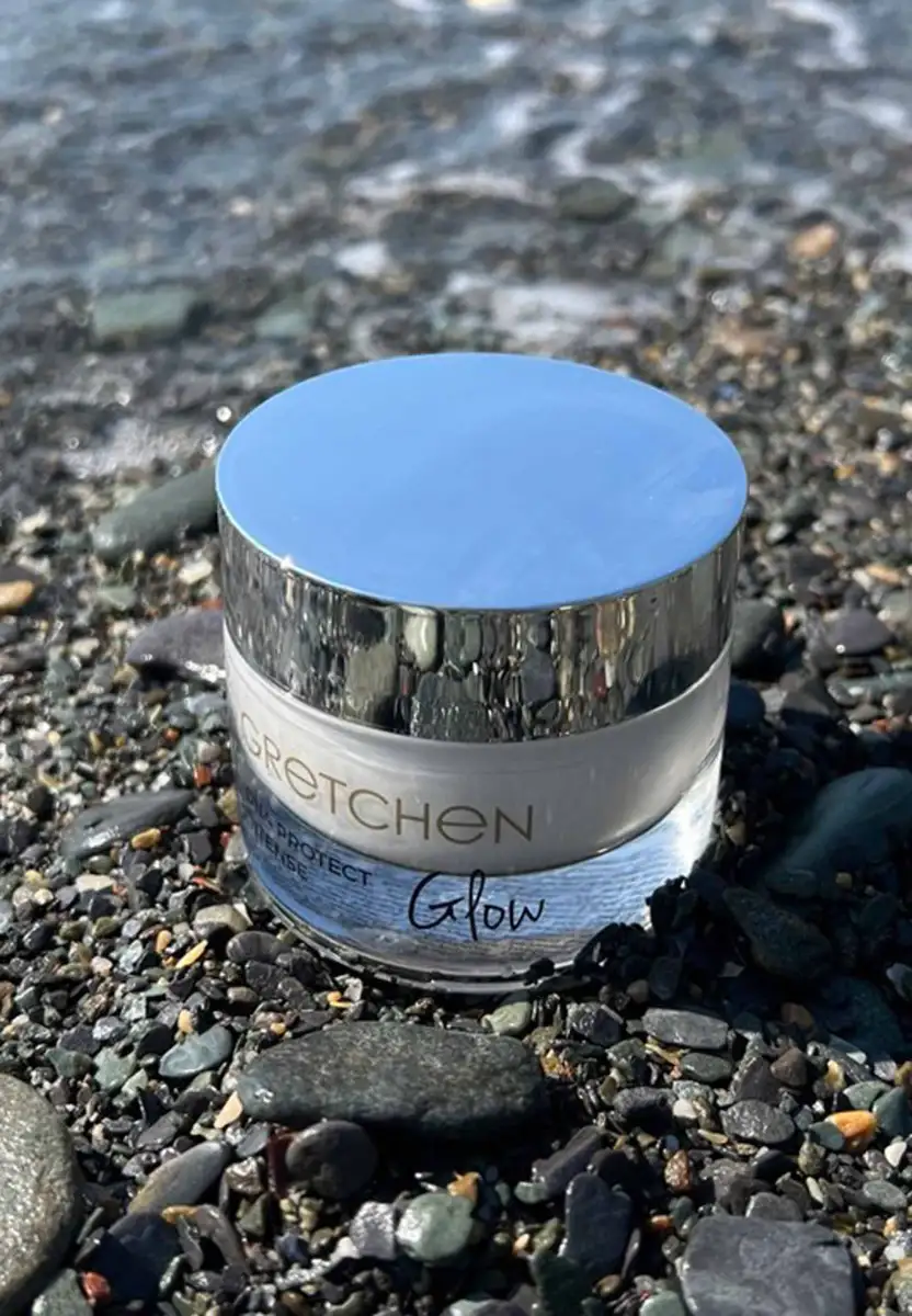 Gretchen Glow DNA Protect Intense with retinol on a pebble beach – overnight cell renewal
