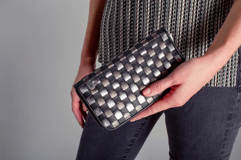 Gretchen Woven Purse – geflochtenes Designer-Portemonnaie aus Leder