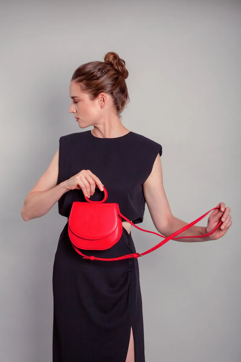 Gretchen Ebony Mini Loop Bag mit Schulterriemen aus Leder