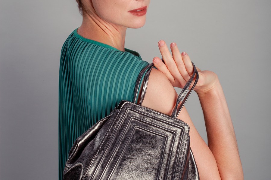 Gretchen Handytasche aus Leder – Handytaschen zum Umhängen aus Leder für Damen – mit komfortablen Trageoptionen