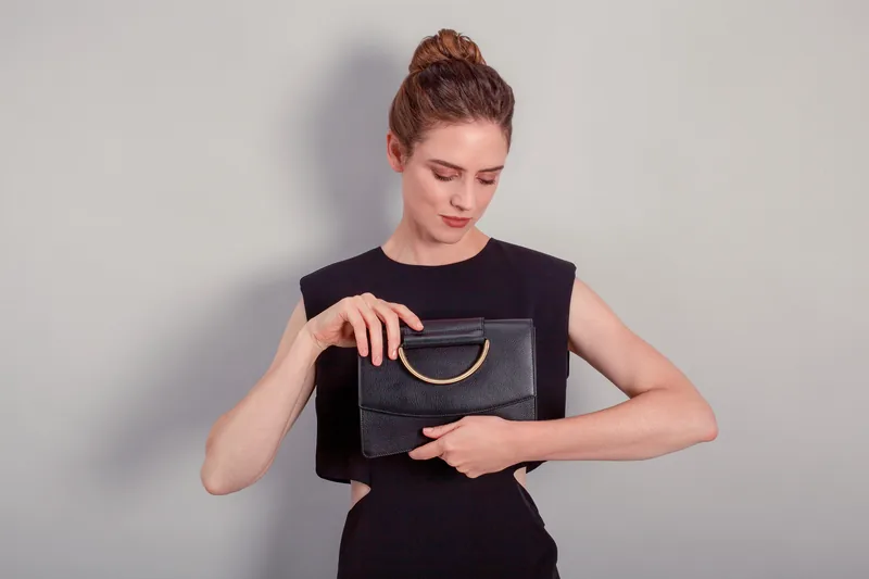 Gretchen Oyster Clutch mit passender Schulterkette