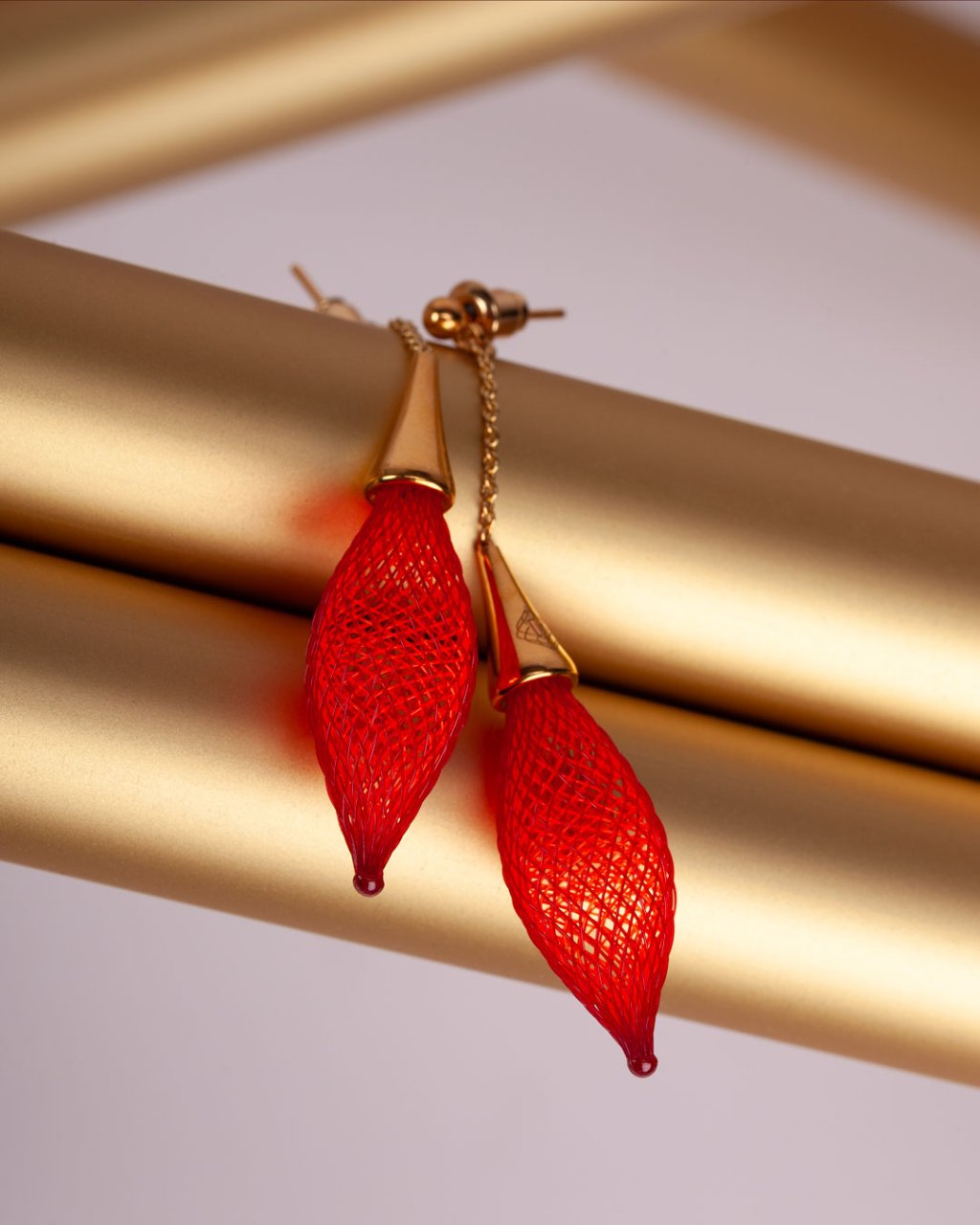 Gretchen Vlum Drop Chain Earrings in Rot